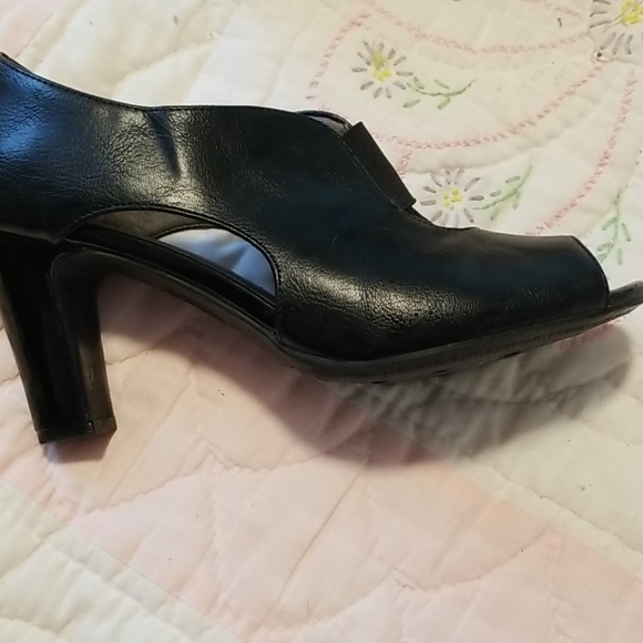 Black Life Stride heels.  6M - Picture 3 of 6